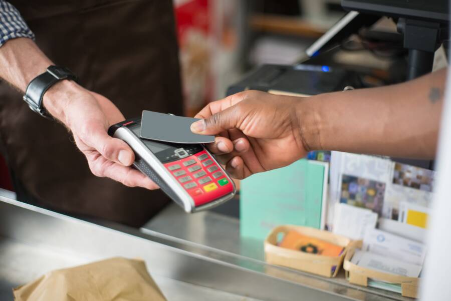 How to Set Up and Use Apple Pay or Google Pay on Your Smartphone