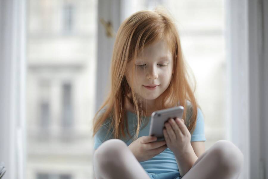 How to Set Up Parental Controls on iPhone and Android (Step-by-Step Guide)