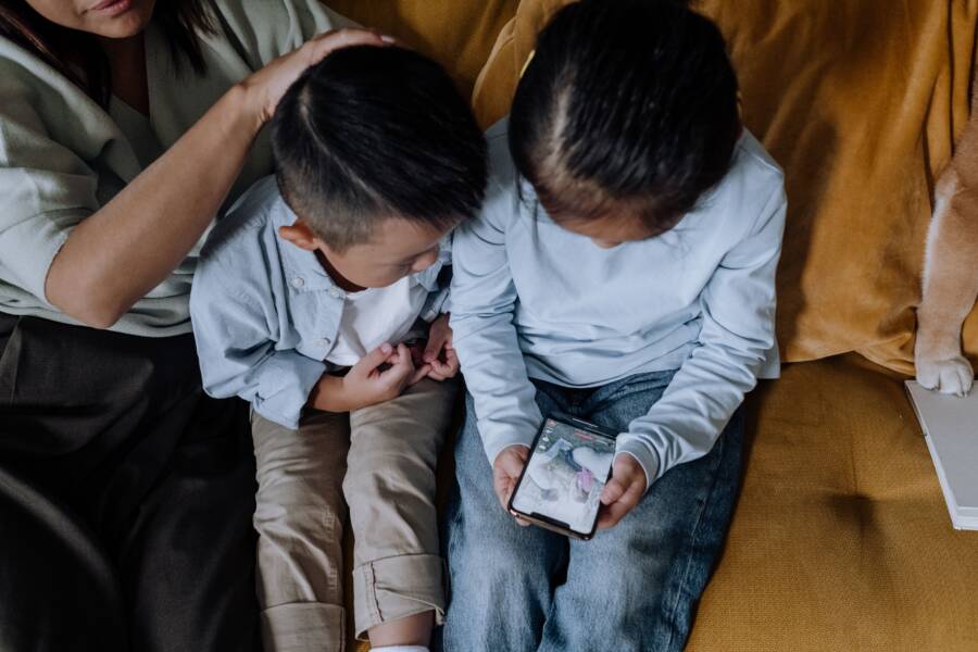 How to Set Up Your Kid's First Smartphone Safely