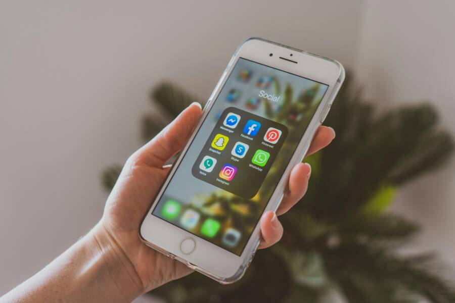 How to Share Files Between iPhone and Android (Practical Methods)
