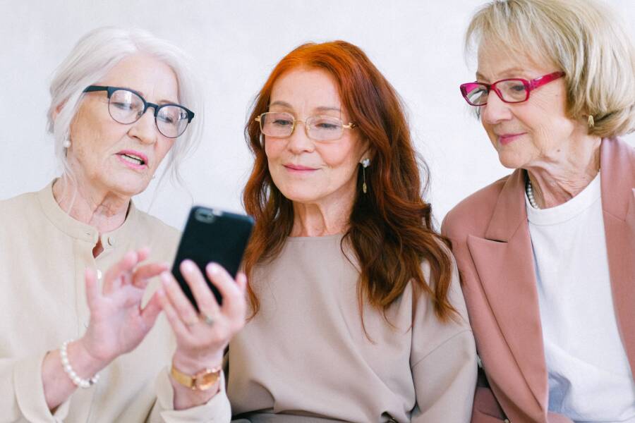 How to Share Passwords Securely with Family on Your Smartphone