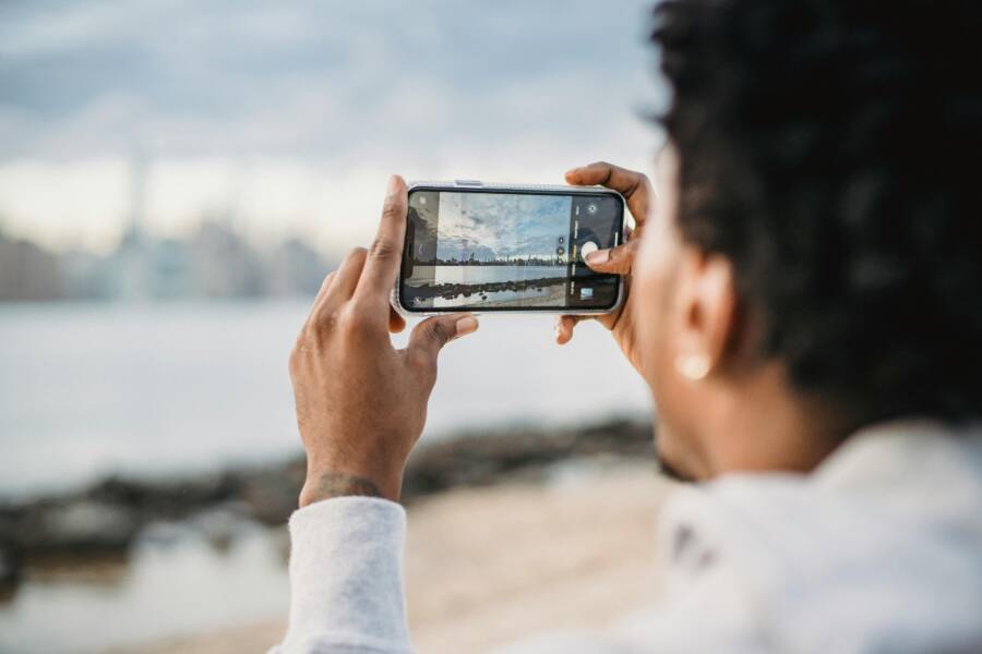 How to Take Professional Photos for Online Listings with Your Smartphone