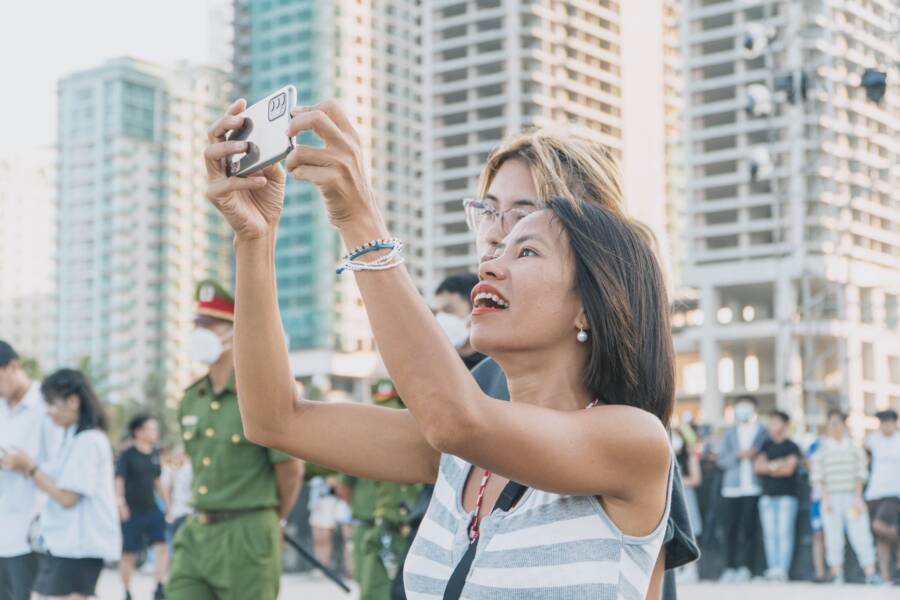 How to Take Sharp Group Photos with Your Smartphone