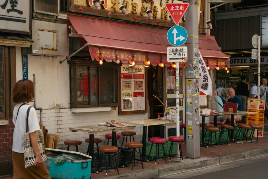 How to Translate Signs and Menus with Your Smartphone Camera
