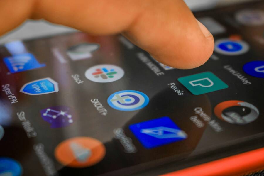How to Use Clipboard History on Your Android Smartphone (and iPhone Workarounds)