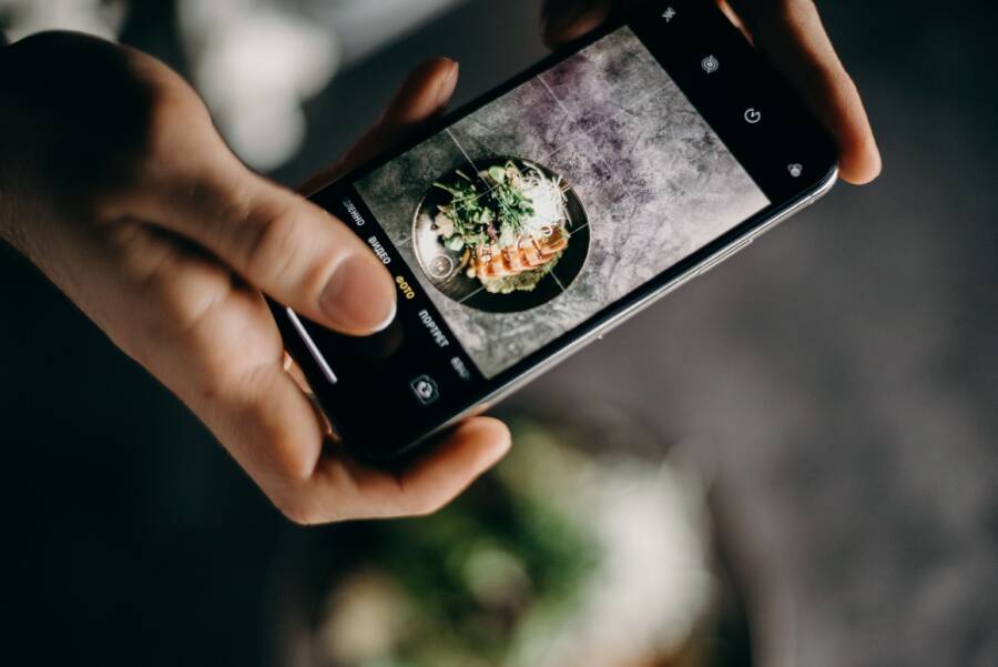 How to Use Grid Lines to Improve Your Smartphone Photography