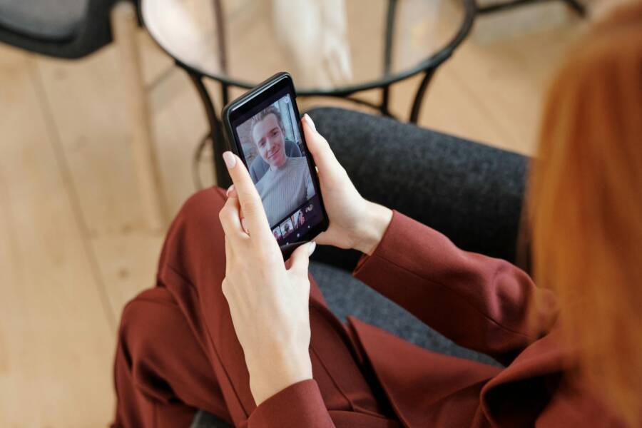 How to Use Live Captions on Your Smartphone (Android and iPhone Guide)