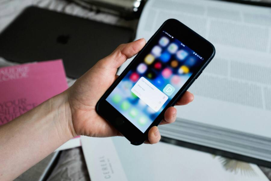 How to Use Smartphone Reminders to Stay Organized