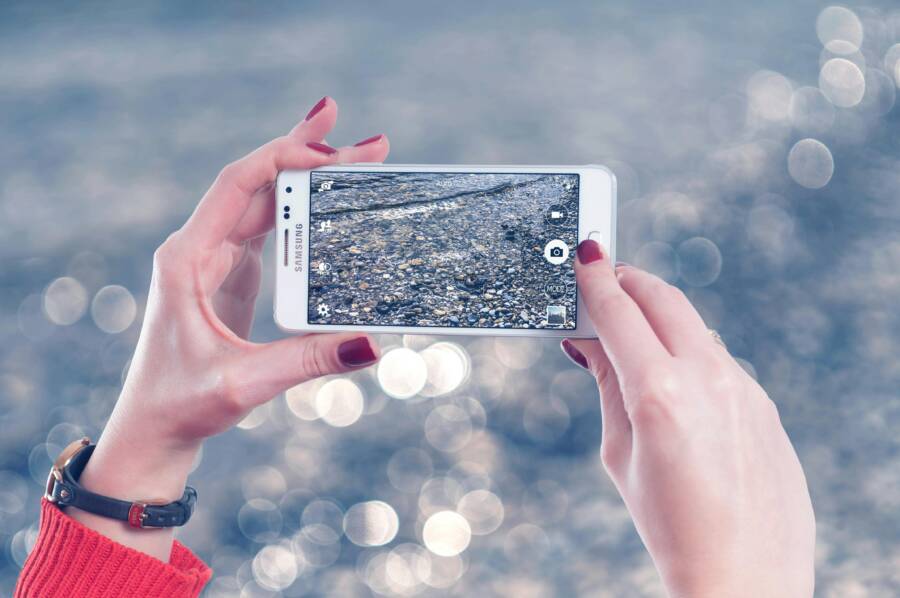 How to Use the Camera Timer on Your Smartphone (Complete Guide)