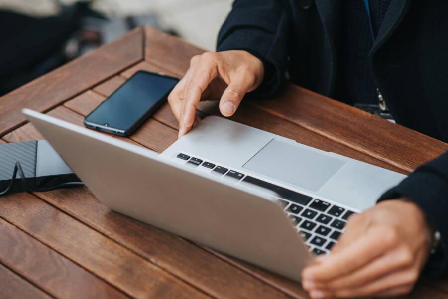 How to Use Your Smartphone as a Reliable Mobile Hotspot for Work
