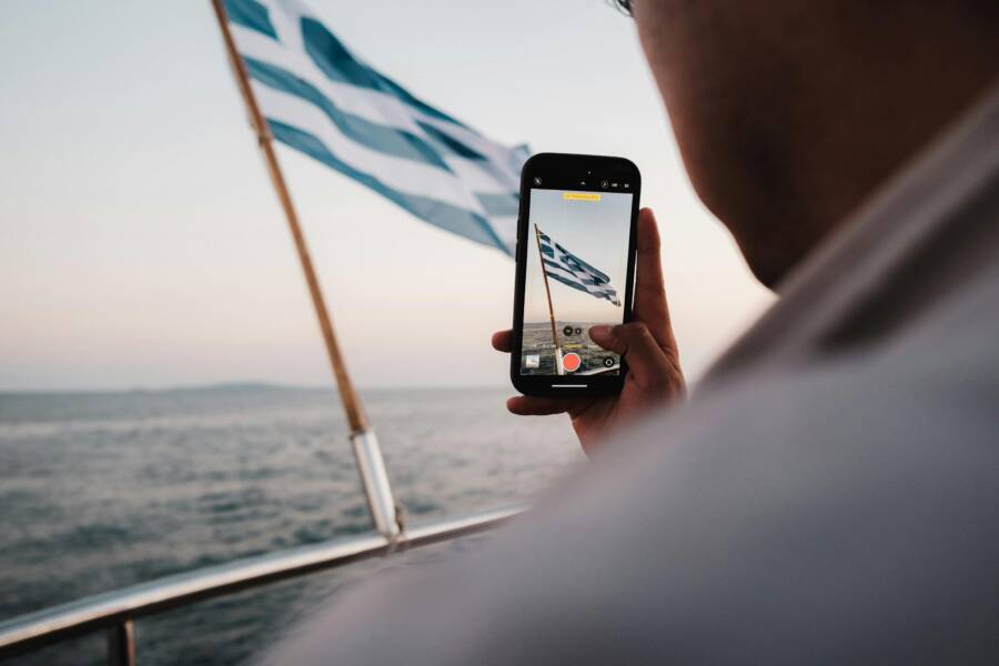 How to Use Your Smartphone as a Reliable Travel Hotspot