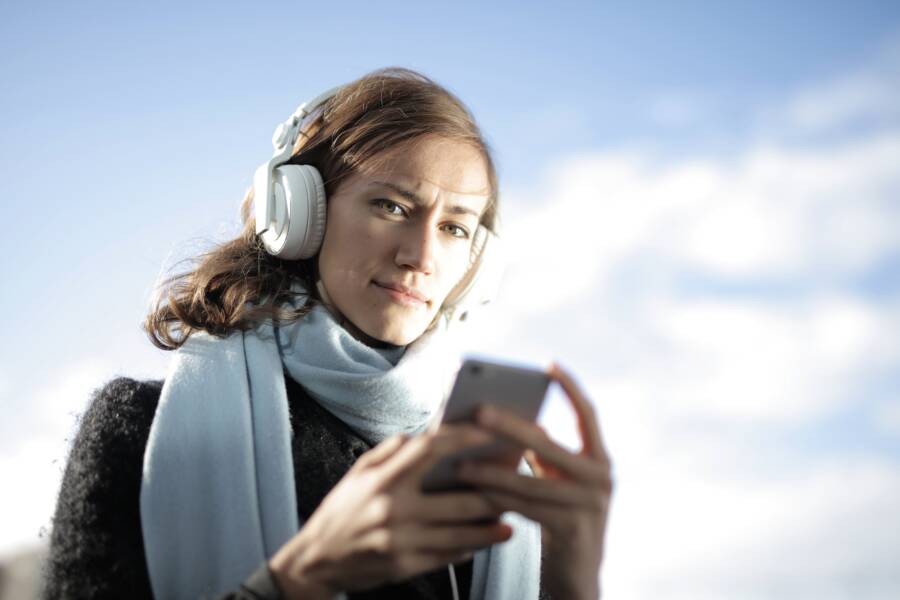 How to Use Your Smartphone as a Reliable Travel Translator