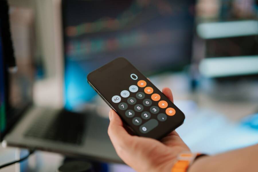 How to Use Your Smartphone to Compare Prices in Stores