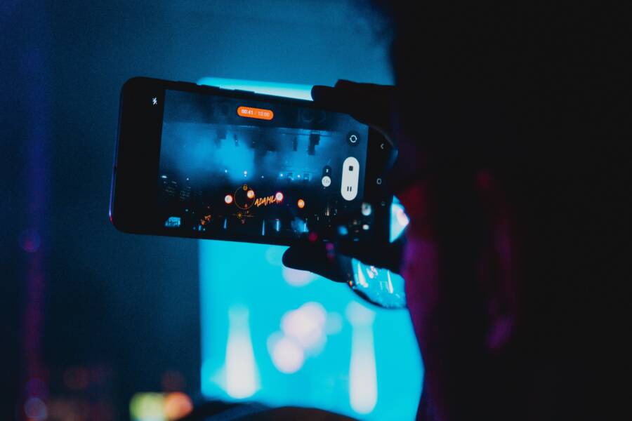 Phone Screen Won't Show Full-Screen Video: Fixes That Work