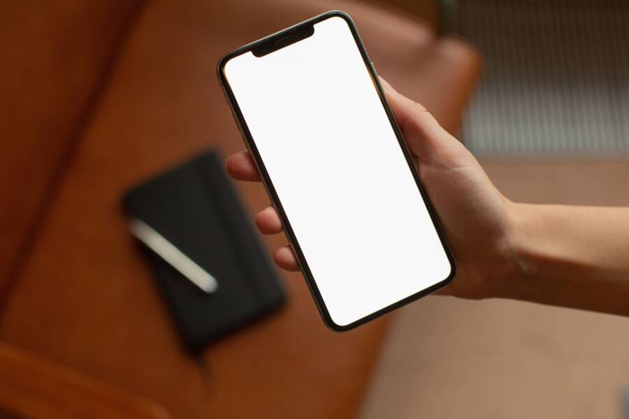 How to Fix a Dim Smartphone Screen