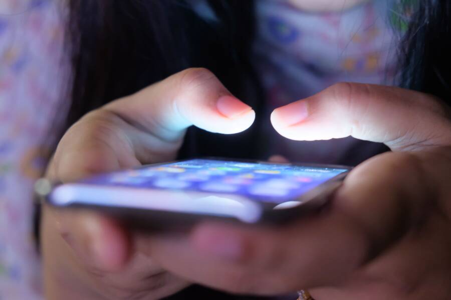 How to Fix a Flickering Phone Screen at Low Brightness