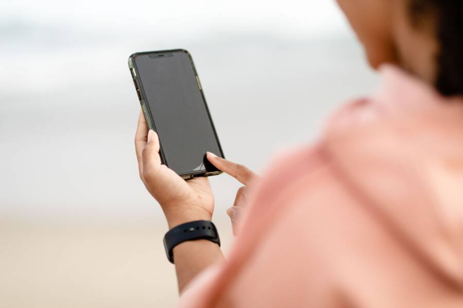 How to Fix a Loose SIM Tray on Your Smartphone