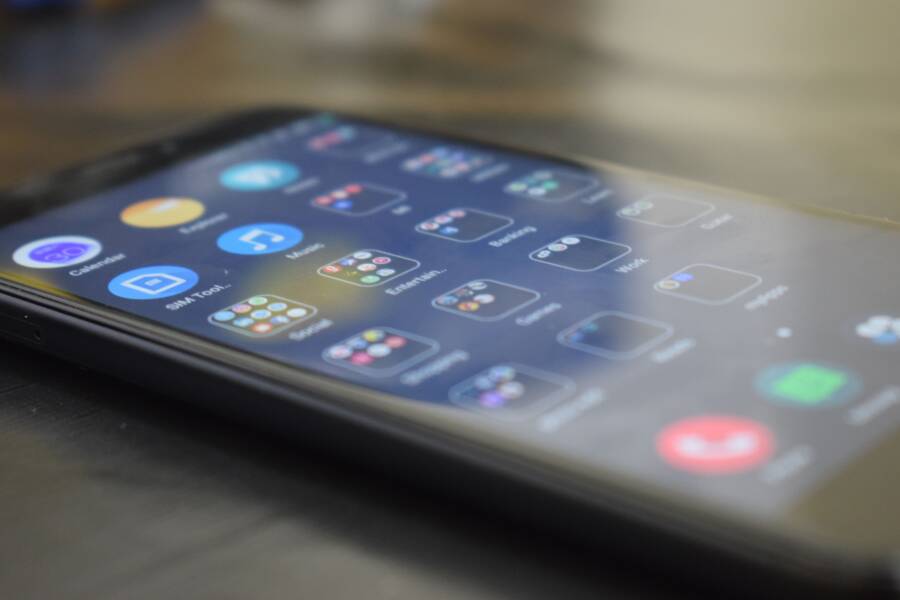How to Fix a Phone App Drawer That Won't Stay Organized