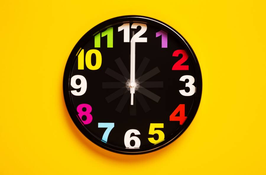 How to Fix a Phone Clock Widget That Won't Update on Time