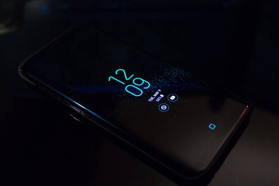 How to Fix a Phone Dark Mode That Keeps Reverting