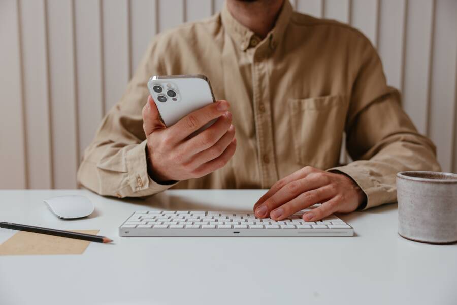 How to Fix a Phone Keyboard That Keeps Changing Languages