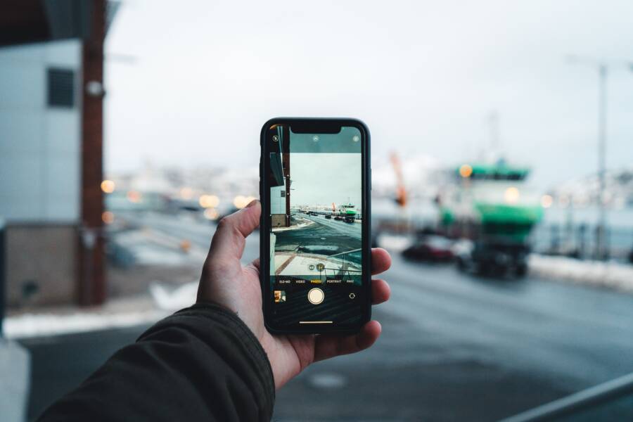 How to Fix a Phone Screen That Blurs During Fast Movement