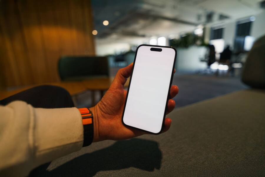 How to Fix a Phone Screen That Turns On by Itself