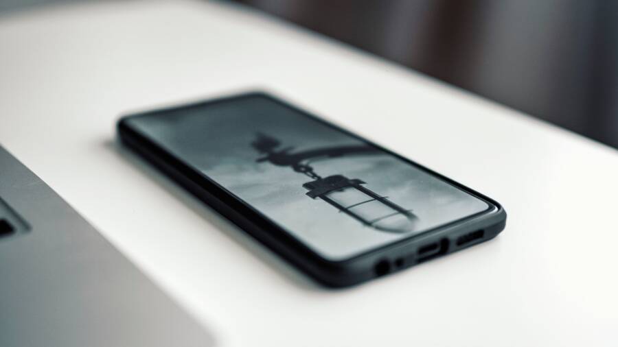 How to Fix a Phone Showing Outdated Lock Screen Alerts