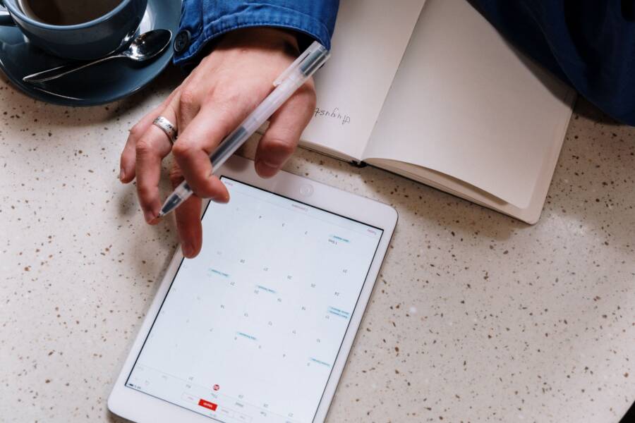 How to Fix a Phone That Cannot Keep the Calendar from Duplicating Reminders