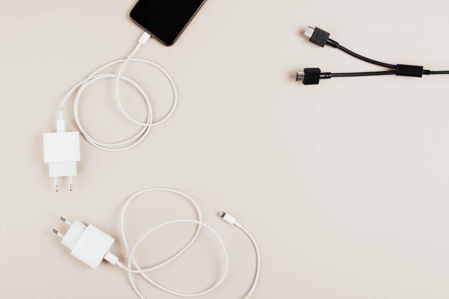 How to Fix a Phone That Disconnects While Charging in the Car