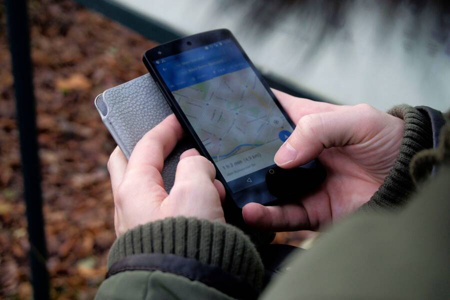 How to Fix a Phone That Keeps Searching for a Network