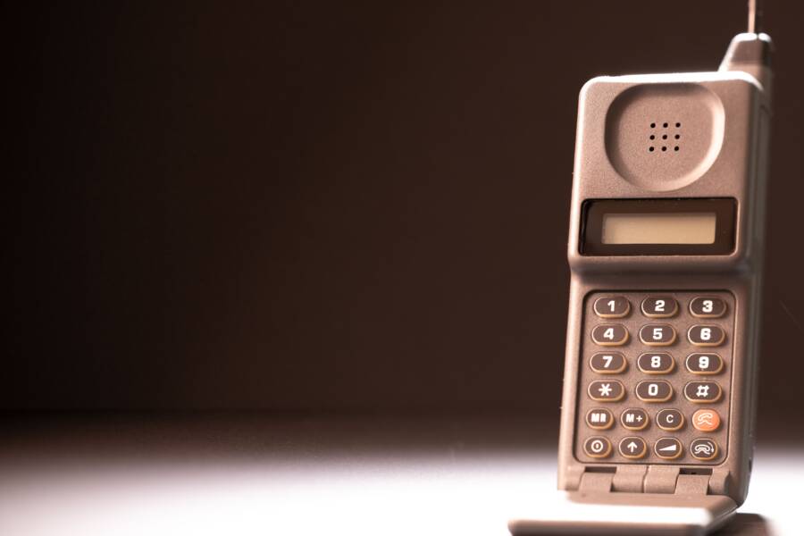 How to Fix a Phone That Loses Cellular Service After Restarting