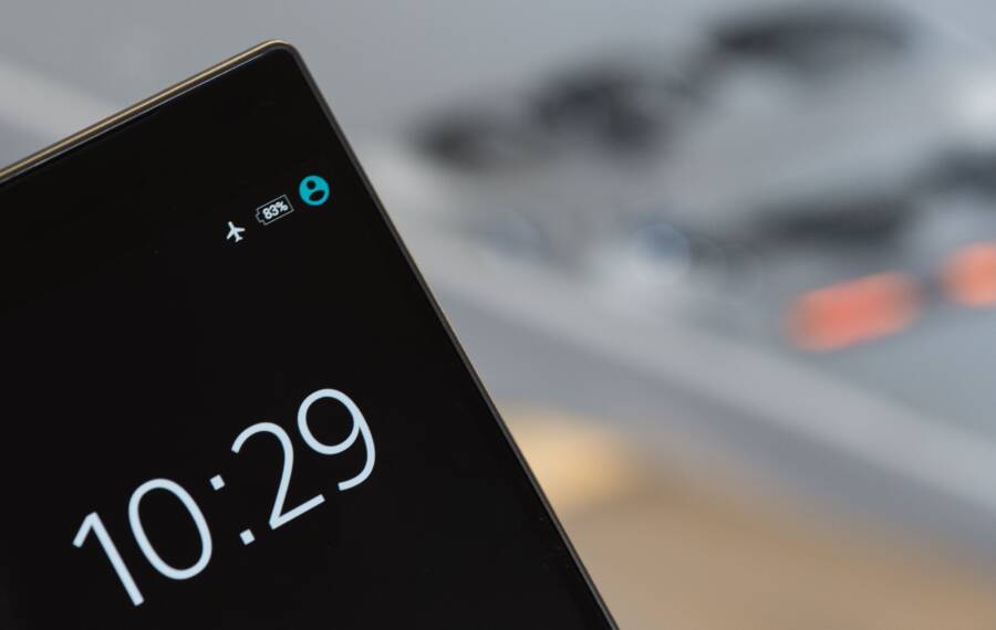 How to Fix a Phone That Loses Time After Travel
