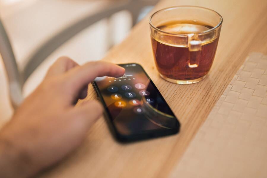 How to Fix a Phone That Pauses File Uploads When Locked How to Fix a Phone That Pauses File Uploads When Locked