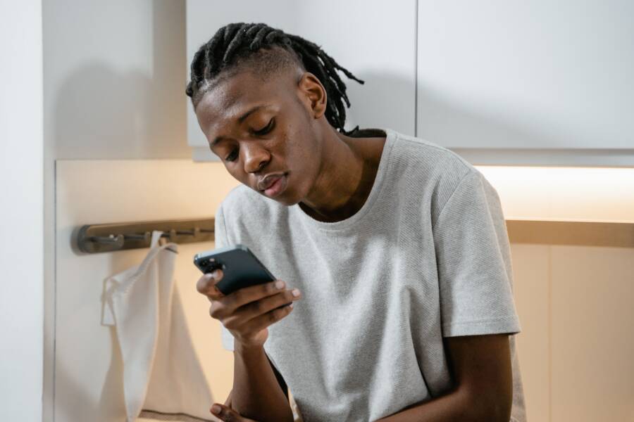 How to Fix a Phone That Shows No SIM Signal