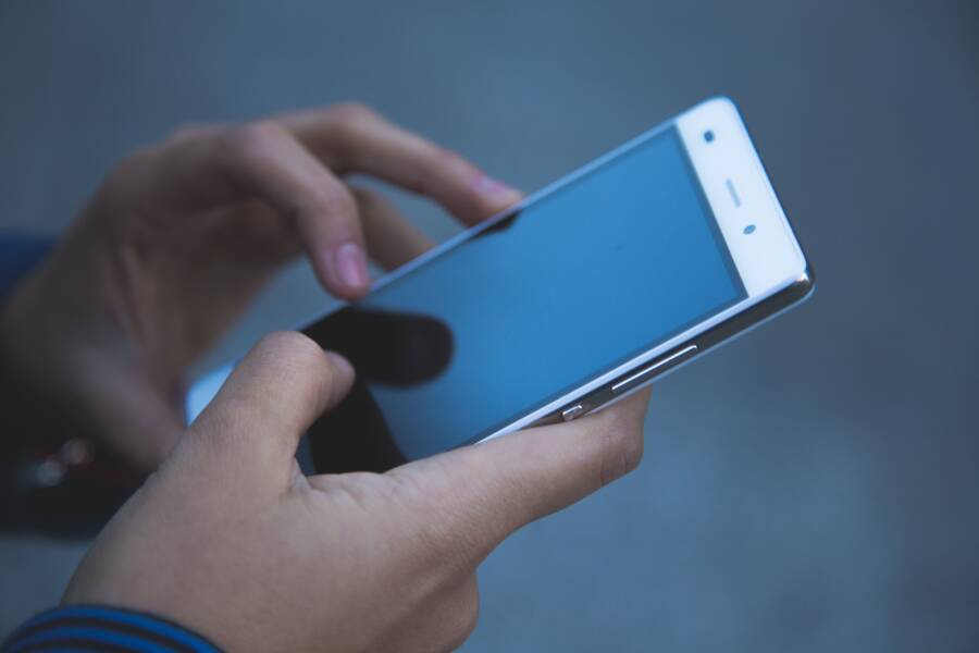How to Fix a Phone That Vibrates Randomly (Troubleshooting Guide)