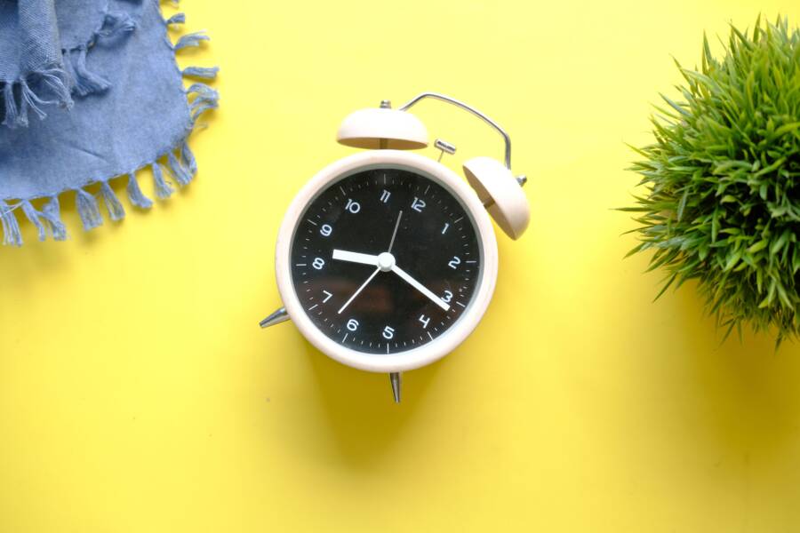 How to Fix a Smartphone Alarm That Stays Silent Overnight How to Fix a Smartphone Alarm That Stays Silent Overnight