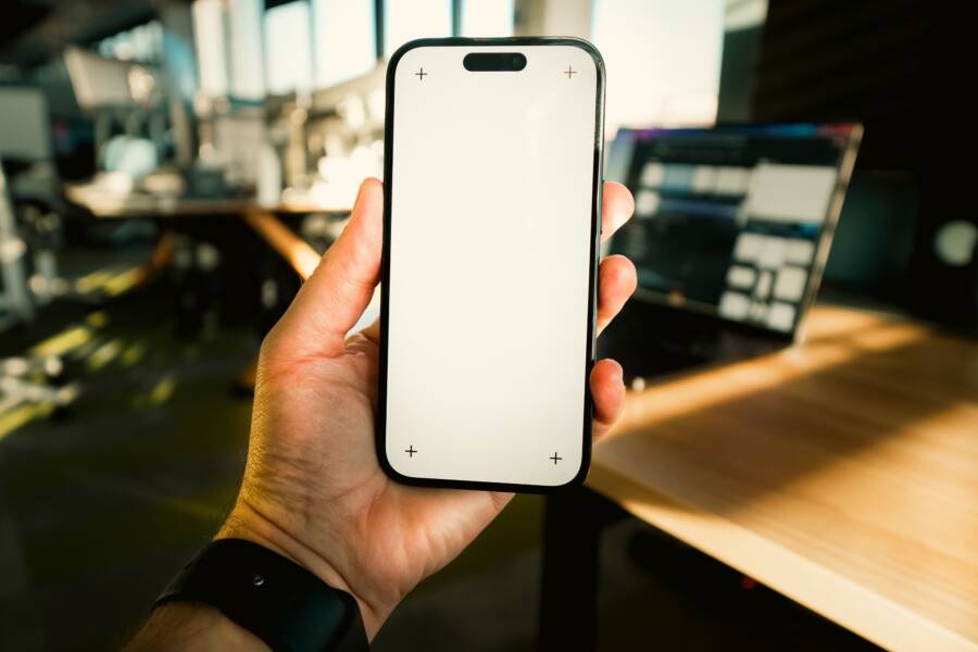 How to Fix a Smartphone Download That Keeps Restarting