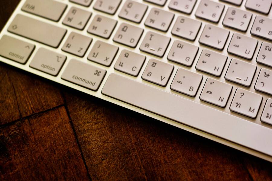 How to Fix a Smartphone Keyboard That Keeps Switching Languages