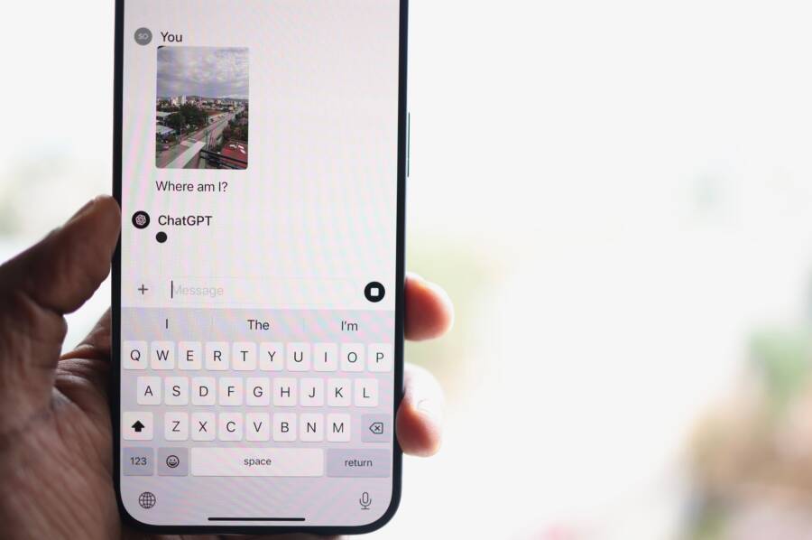 How to Fix a Smartphone Keyboard That Takes Up the Whole Screen