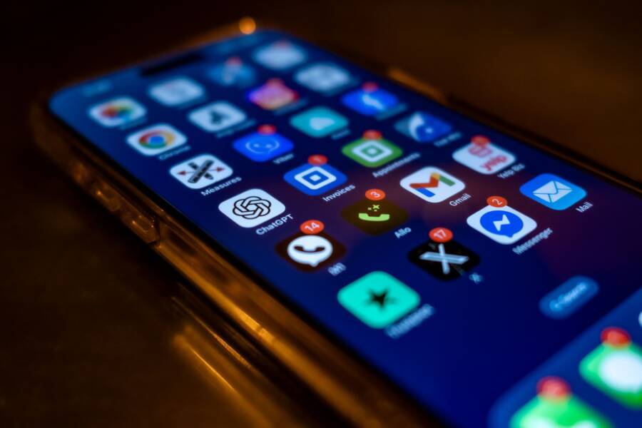 How to Fix a Smartphone Stuck on Pending App Downloads