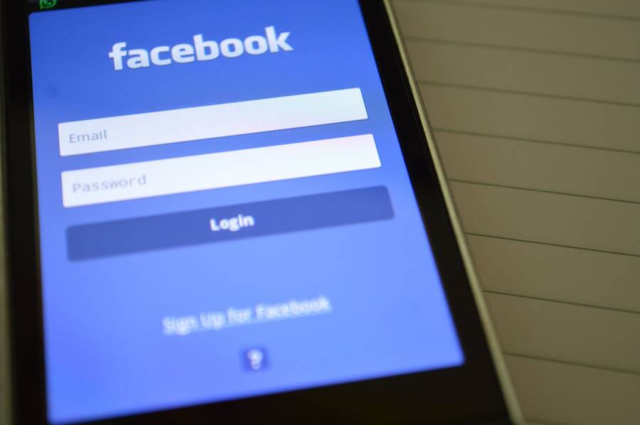 How to Fix a Smartphone Syncing Contacts to the Wrong Account