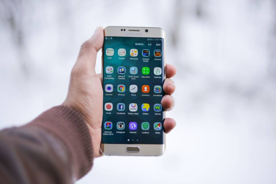 How to Fix a Smartphone That Misplaces Downloaded Files