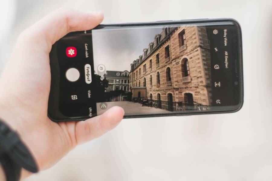 How to Fix a Smartphone That Takes Blurry Indoor Photos