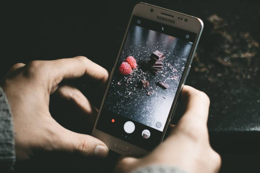 How to Fix a Smartphone That Won't Save Photos on Low Battery