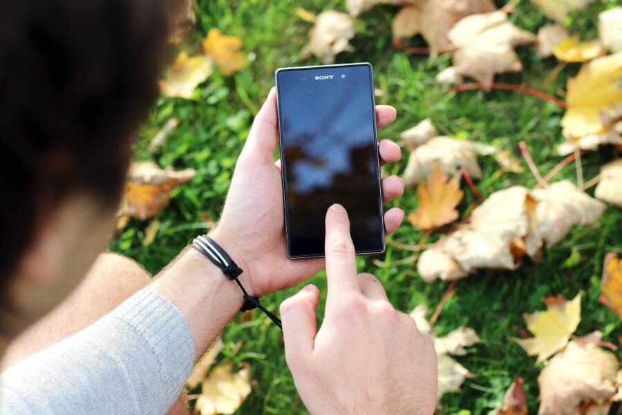 How to Fix a Smartphone Touchscreen After Installing a Screen Protector
