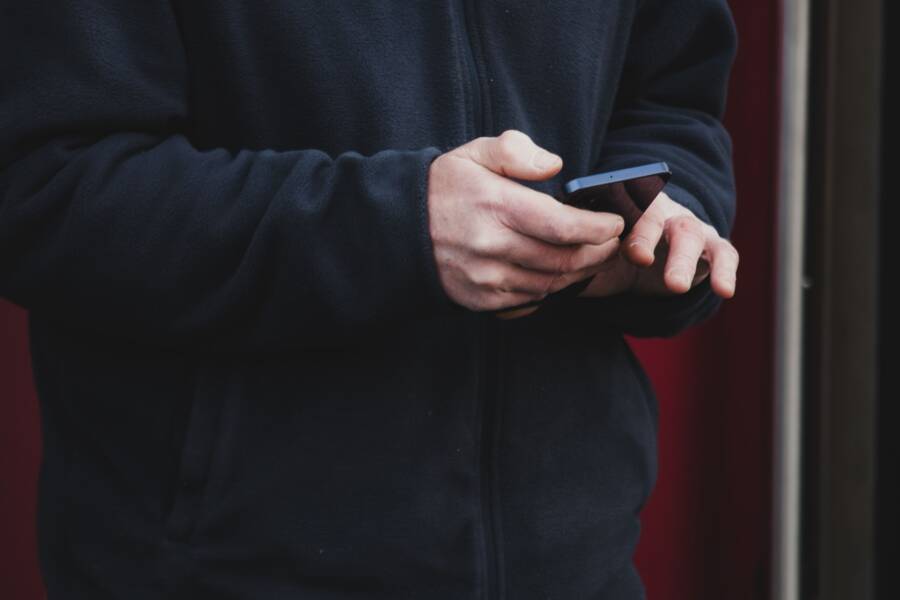 How to Fix a Smartphone Typing Glitch (Stop Text Jumping)