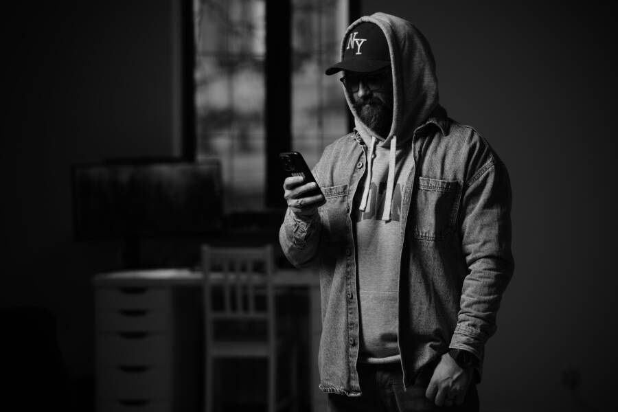How to Fix a Smartphone When Night Mode Turns On Unintendedly
