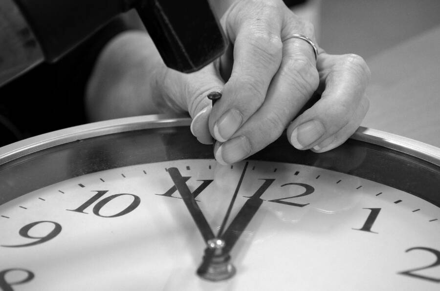 How to Fix an Incorrect Phone Clock (Step-by-Step Guide)