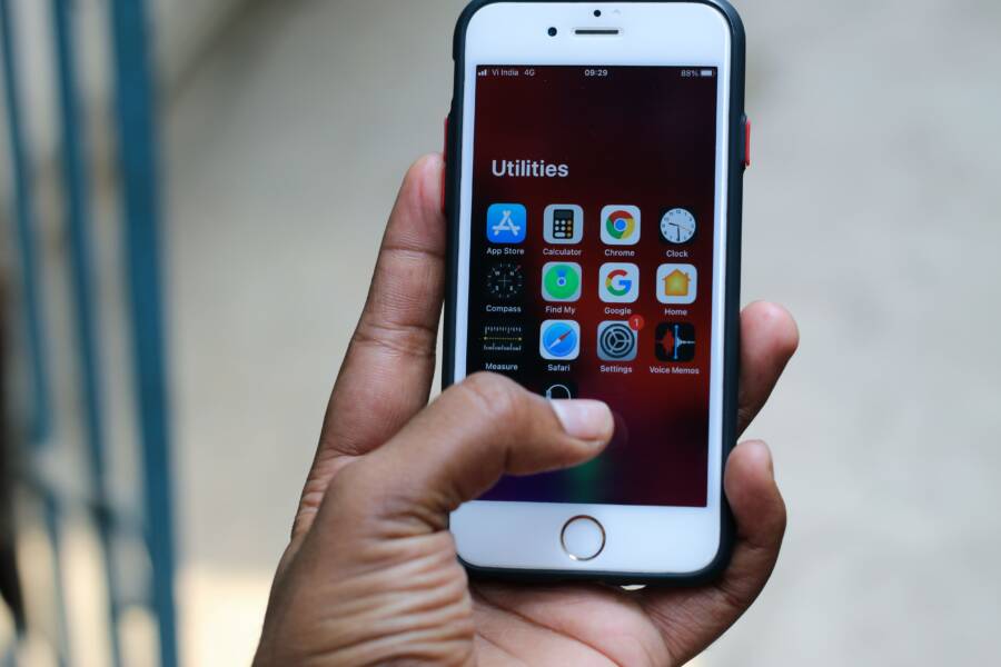 How to Fix Hanging App Updates on Your Smartphone